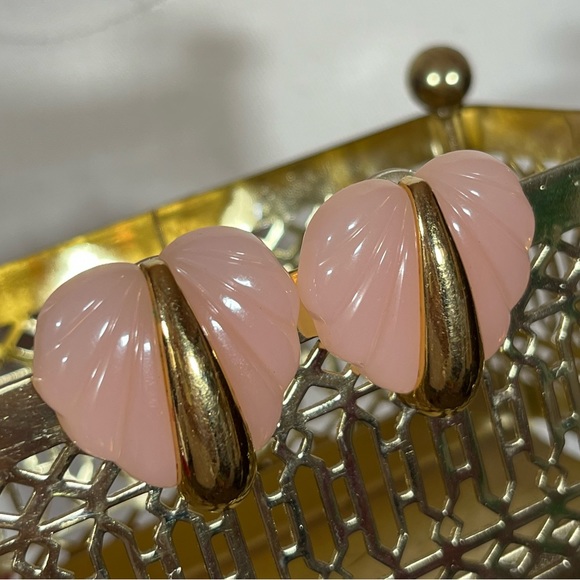 Vintage 80 90 Retro Maximalism Deco pink Lucite Heart Gold Mobwife Earrings - Picture 10 of 15